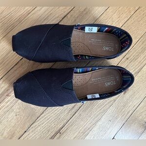 TOMS Women’s Classic Black Canvas Loafers